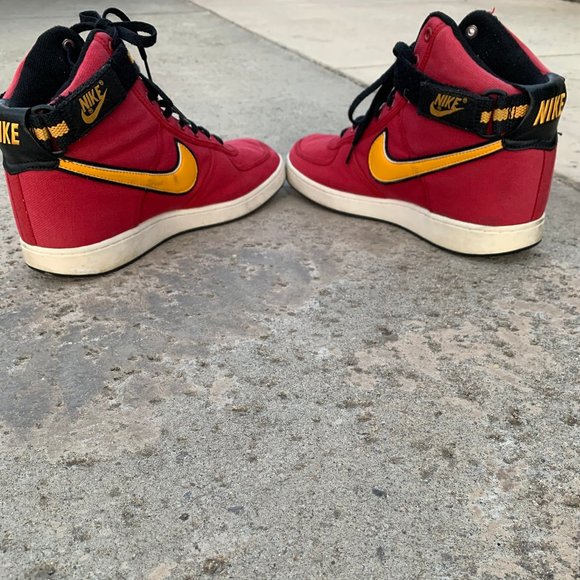 Nike High Top Basketball Shoes size 12 main image 5